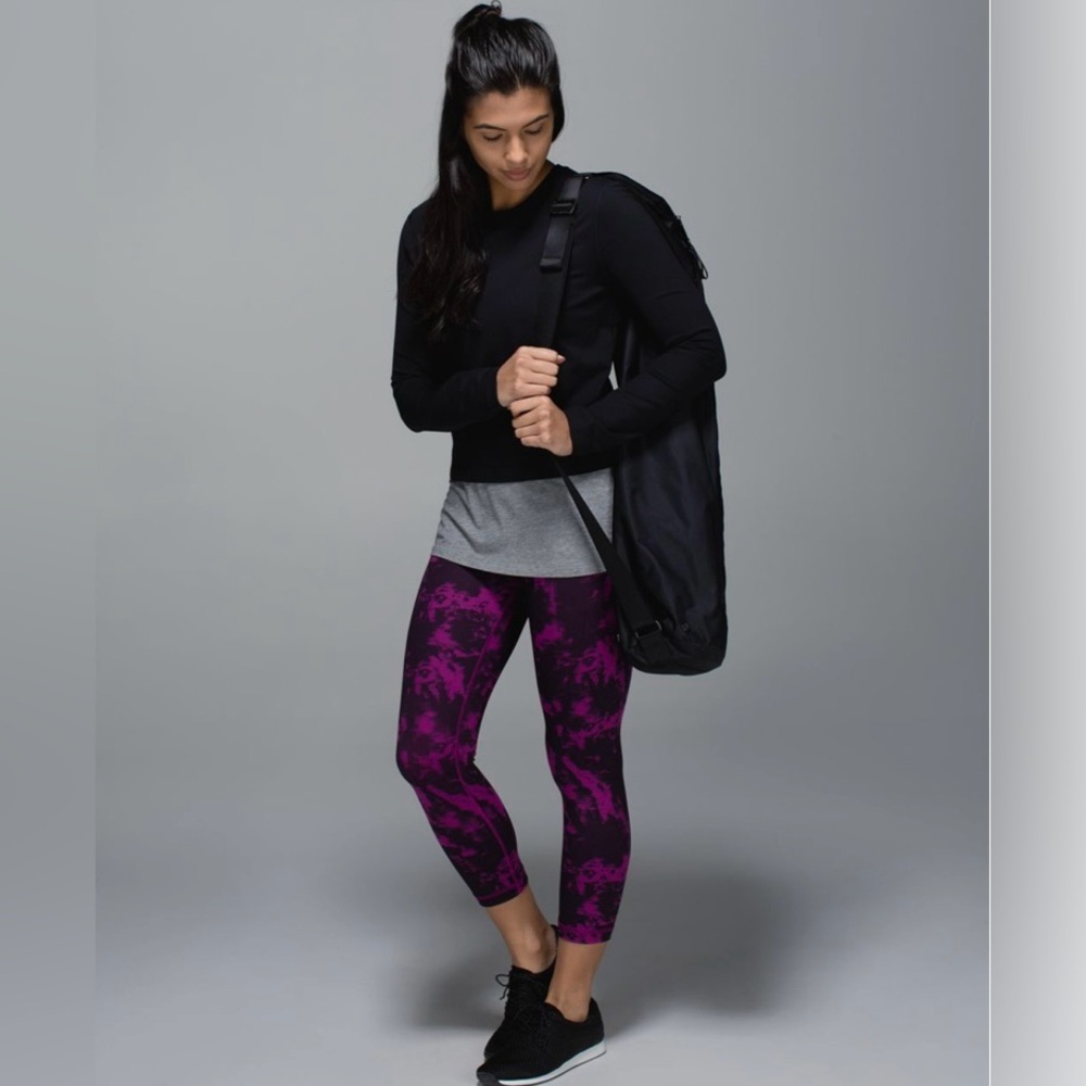 Lululemon Wunder Under Crop II Leggings in Size 6 in Breezie Regal Plum